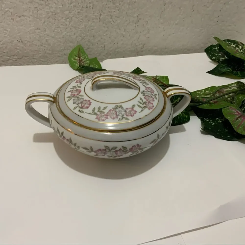 Noritake 5433 Sugar with Lid Red and Gray Flowers Gray Band Japan G5